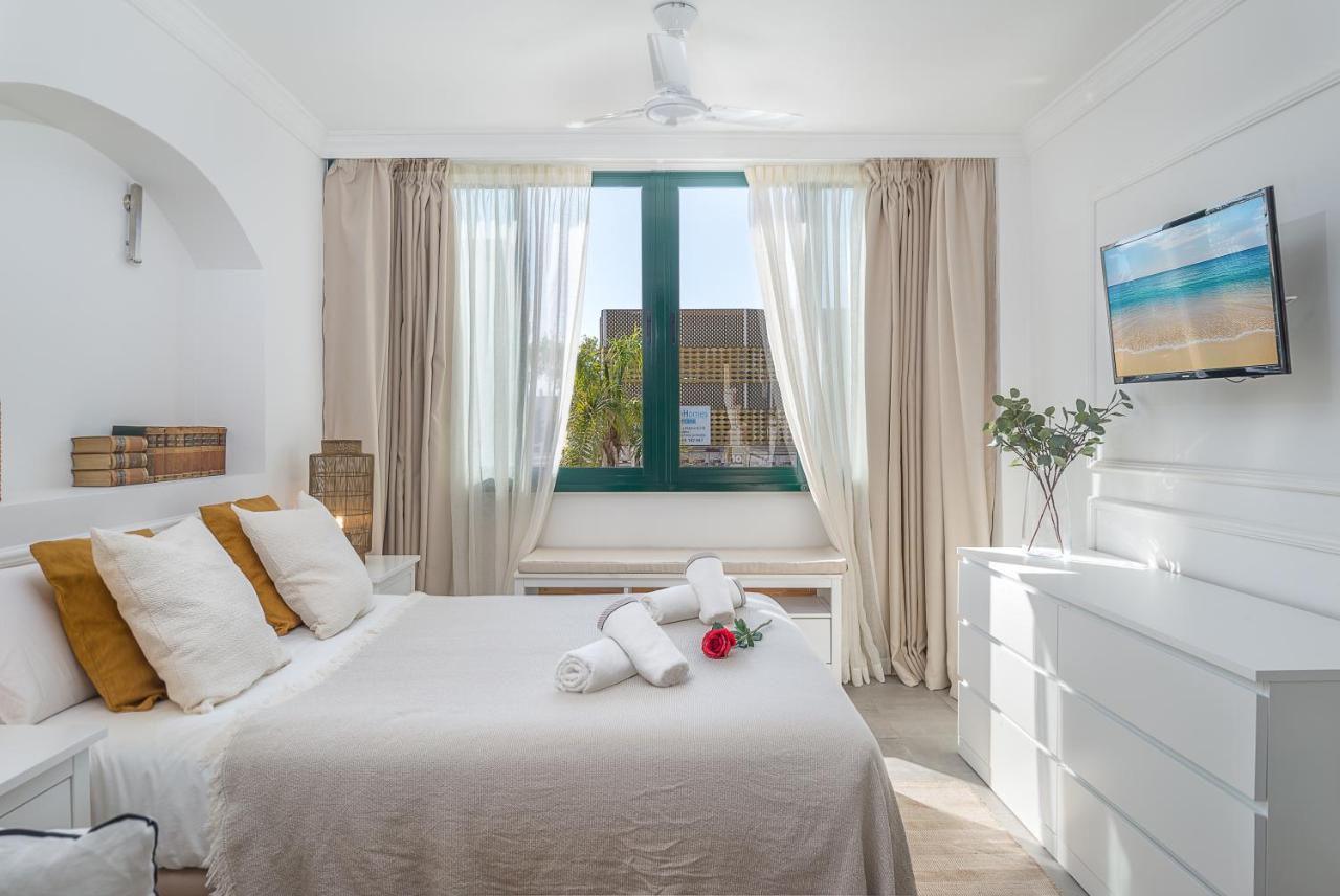 Bianca Chic Studio - Carihuela Beach At 300M Торремолинос Экстерьер фото