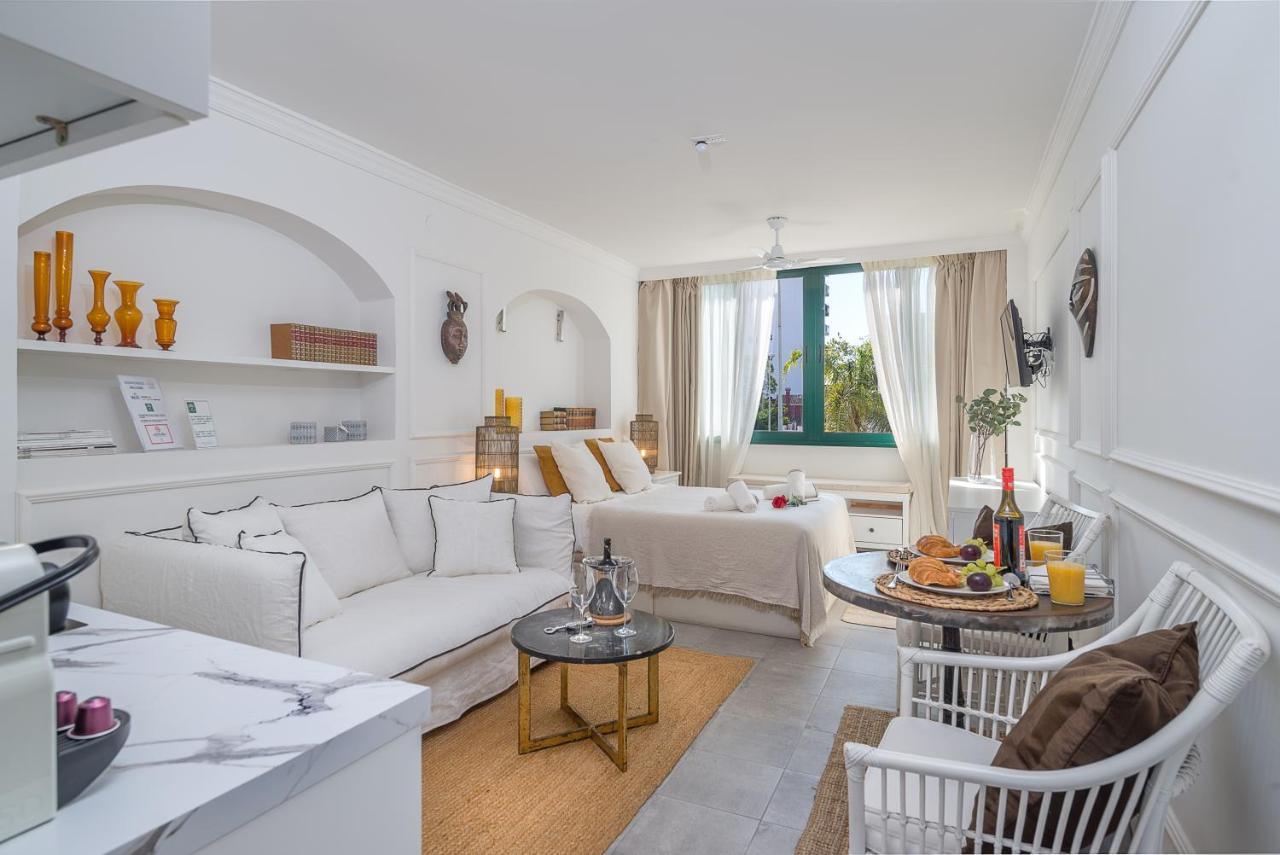 Bianca Chic Studio - Carihuela Beach At 300M Торремолинос Экстерьер фото