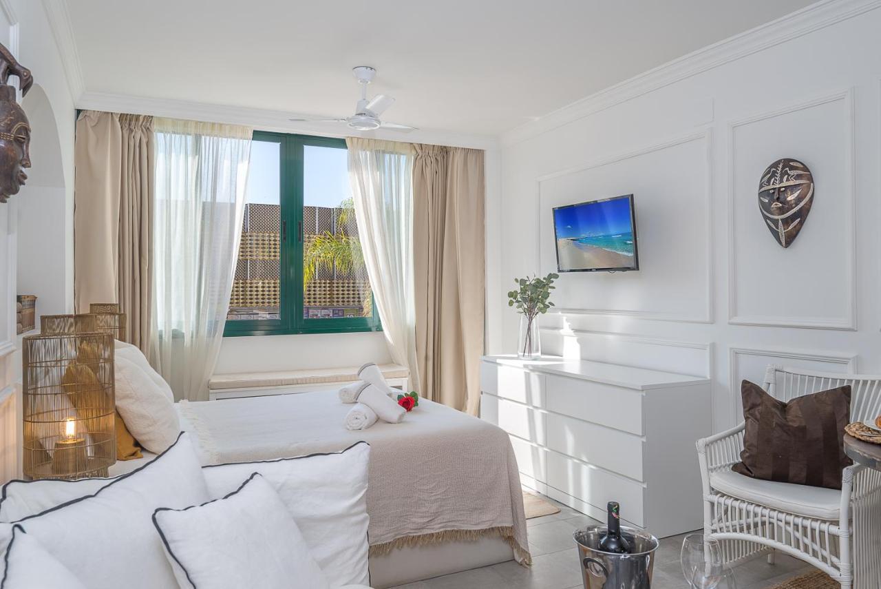 Bianca Chic Studio - Carihuela Beach At 300M Торремолинос Экстерьер фото